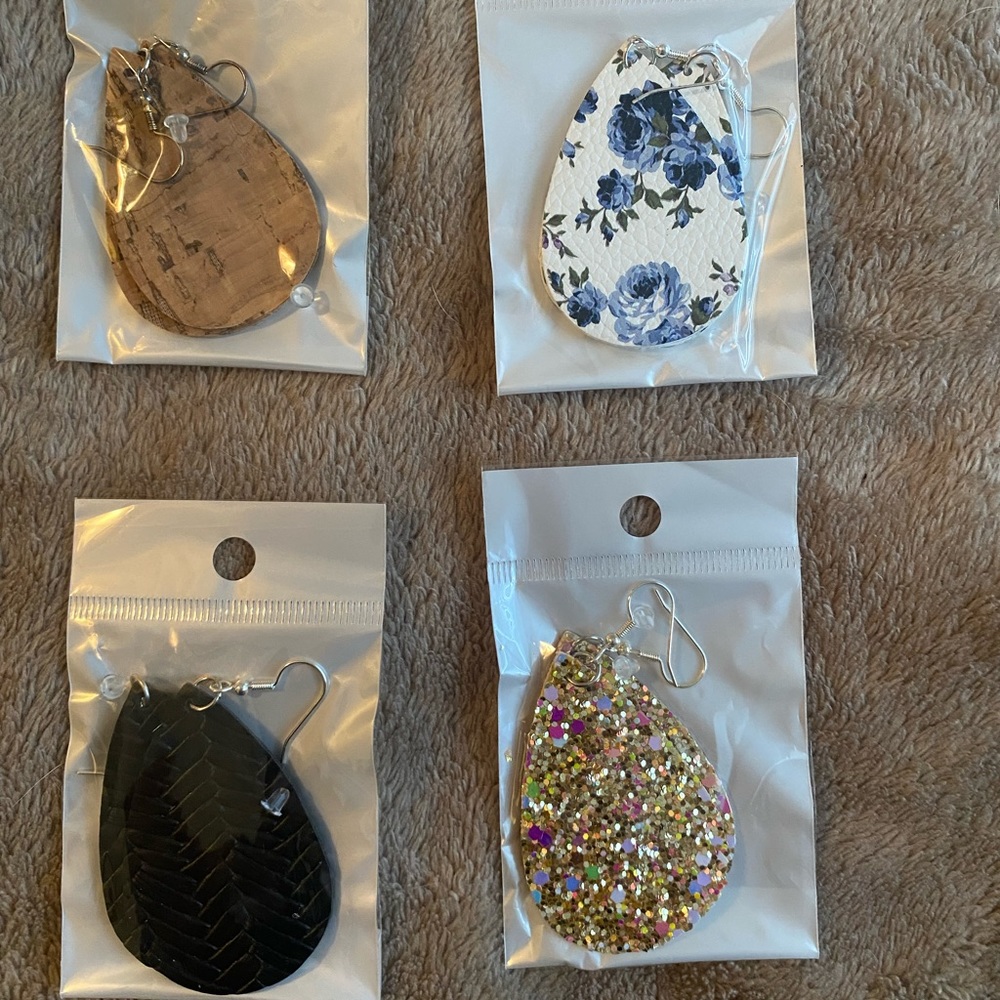 Earrings (4 pairs)